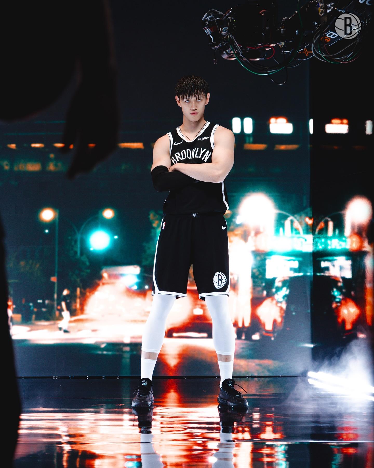 AA, 曾凡博环抱, src