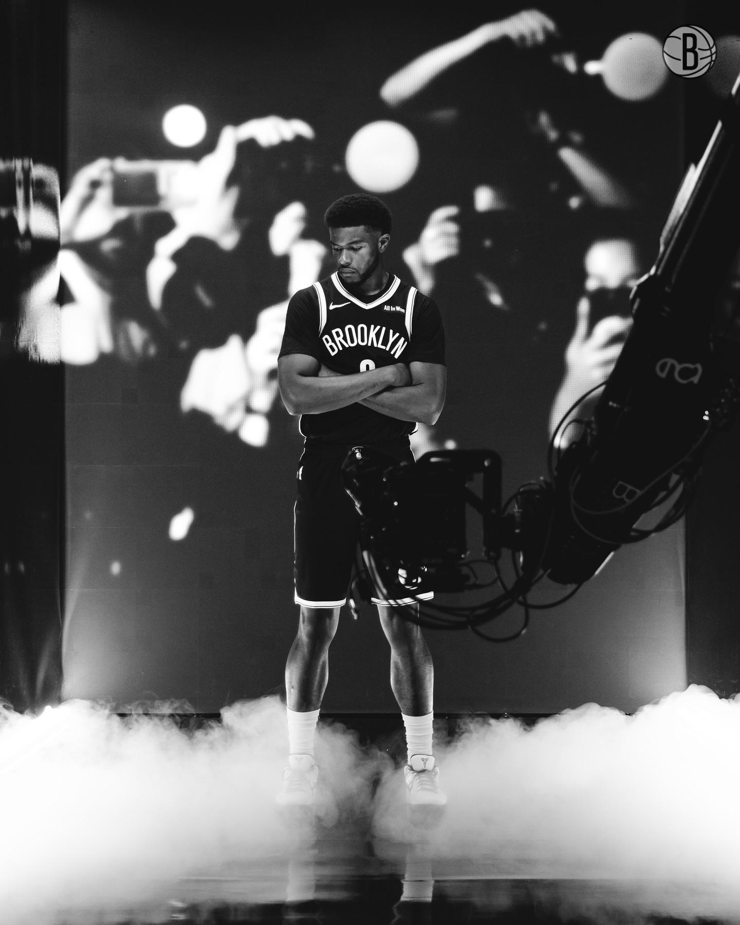 alt, 手臂出镜, 篮网官方晒