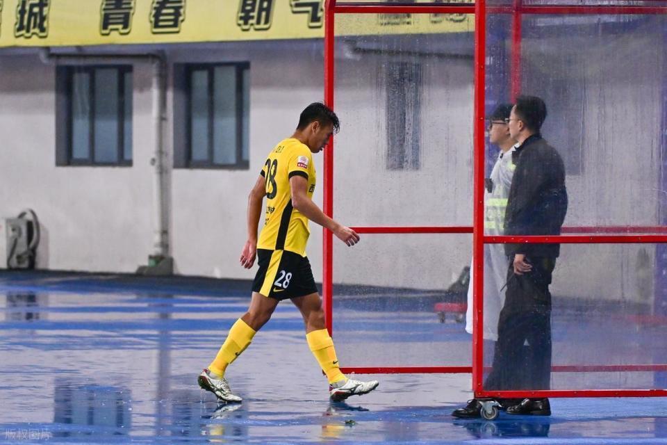 完全就是故, 岸队友和主